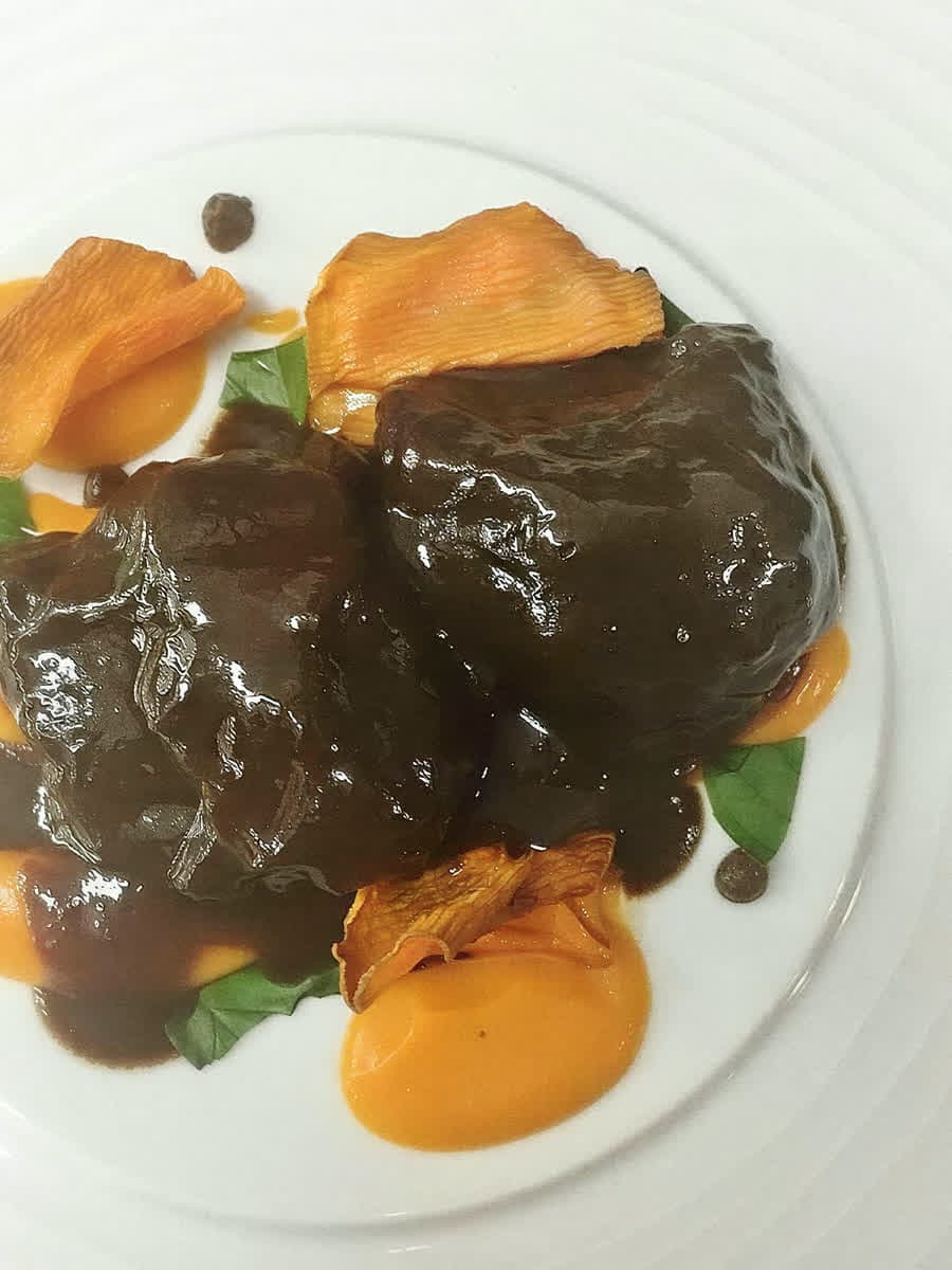 Plato de carne del asador O Bo Paladar en Cambados
